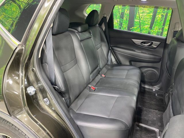 後部座席も気になるようなキズ・汚れやへたり等、大きなダメージはなく、良好な状態です。
