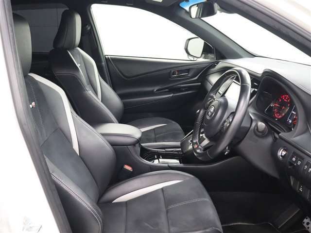 運転席廻りです。