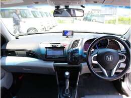 シンプルで機能的なインパネ周りで操作もしやすいです♪