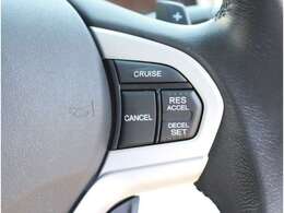 クルーズコントロールが装備されており、速度設定をするだけで一定の速度で走行が可能！一定速度の走行なので燃費の向上やアクセルペダルを踏む必要が無いので長距離ドライブが快適になります！