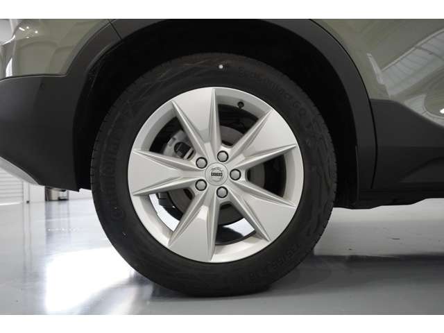 寸法:7.5 x 18 タイヤサイズ: 235/55 R18
