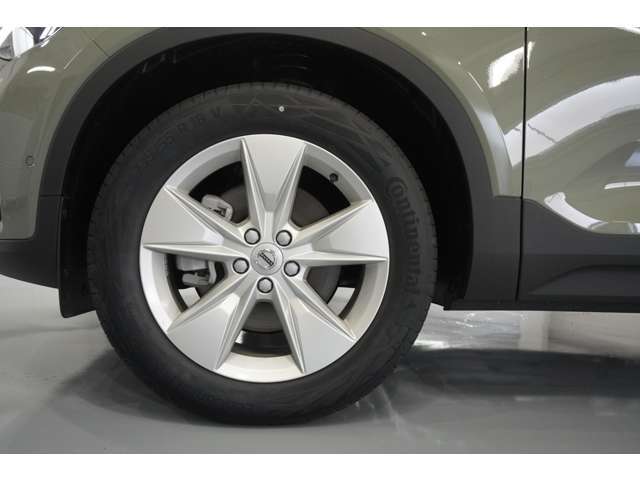 iTPMS（Indirect Tyre Pressure Monitoring System）装備されています。