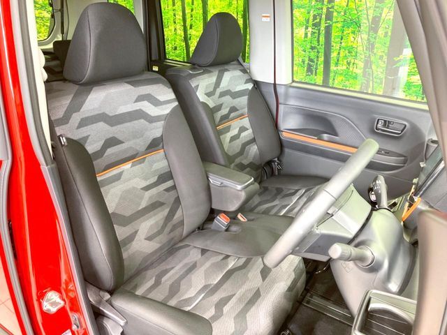 運転席シート廻りは使用感も少なく、良好な状態となっています。丁寧に使われていたことがよくわかりますね。