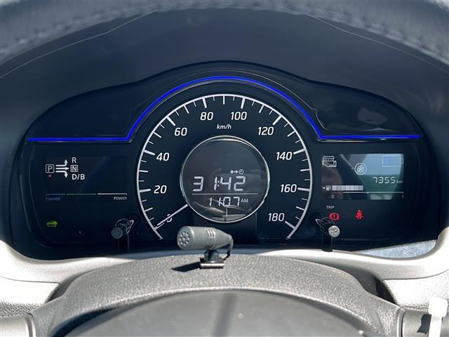 こちらに掲載されている車両以外にも展示車両は多数ございます。色違い、グレード違い、多少ご希望に添えない場合も一度ご連絡いただければと思います。すぐにご希望の車両をお探しいたします。
