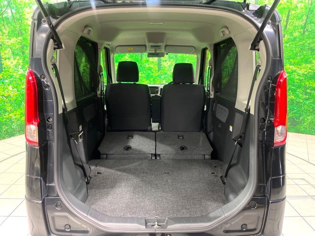 積み下ろしのしやすいデッキにはたっぷりと荷物を積み込んでいただけます。遊びから仕事まで、様々なシーンで頼れます♪