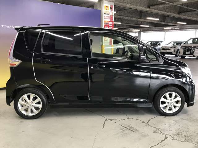 エンジンルーム、室内、クリーニング済みです。厳選したお車を屋内展示場にて展示中☆車両品質には自信がございます！ぜひ一度ご来店ください！！