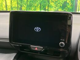 【純正8型ナビ】人気の大型8インチナビを装備。存在感のある大画面はインパクト大！ナビ利用時のマップ表示は見やすく、テレビやDVDは臨場感がアップ！いつものドライブがグッと楽しくなります♪