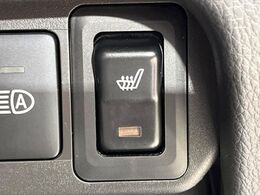 【シートヒーター】寒い日に重宝するシートヒーター！エアコンより早く温まってくれるので寒がりの人も安心ですね♪エアコンの温風は乾燥するから苦手、という方にもをおすすめです。