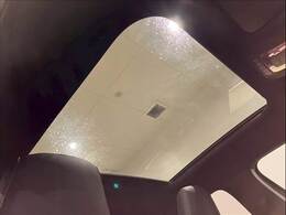 【サンルーフ】人気メーカーオプション。開放感溢れる車内を演出します☆