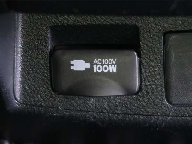 車内において、AC100Vで消費電力の合計が100W の電気製品を使用することができるシステムです。