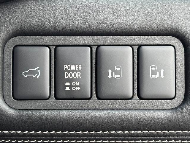 【両側電動スライドドア】運転席よりボタンひとつで開閉可能なスライドドアです。雨の日のお迎えの時など役立ちますね。