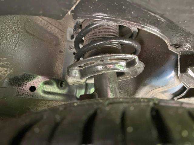 お車を安心してお乗りいただく為には、足回りの定期点検が欠かせません。サービスサポート（有償保証）では無料点検もご提供しており、安心のカーライフをお過ごしいただけるサポート体制が整っています。