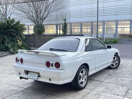 旧車・ネオクラシックカーの「専門知識」「保有在庫」の豊富さから多くのメディアより取材協力のご依頼を頂戴しております。ネオクラシックカーが初めてのお客様もご安心ください。自社の認証整備工場も完備です。