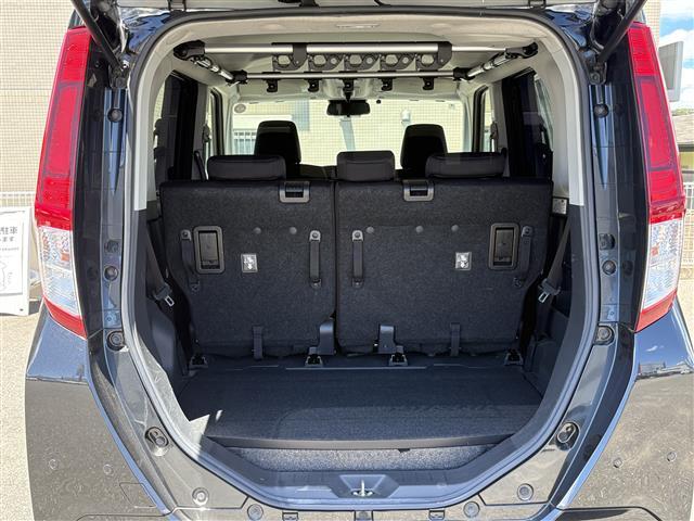 【トランク】積み込みやすくて、たっぷり積める荷室です。シートアレンジできるものは、乗車人数と荷物の量や大きさによってシートを動かすことができるので、より快適なドライブが可能です！