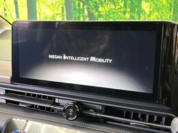 【12.3型メーカー純正ナビ】インテリアに溶け込むスタイリッシュな「専用設計」メーカーナビを装備♪視認性や操作性など基本性能にも優れ、より上質なカーライフをお楽しみいただけます。