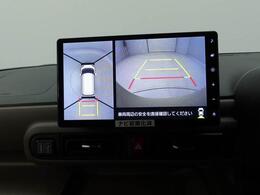 【パノラマモニター】上からの映像を表示。前後左右のカメラで合成し、運転席からの目視だけでは確認しにくい状況をリアルタイムで見晴らせます