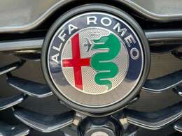アルファロメオのエンブレムが正面に