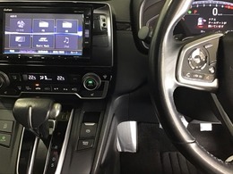 ホンダ純正メモリーナビ搭載なので、遠方へのドライブもお任せ下さい！ステアリング左手側にオーディオ関連のコントロールスイッチを配置しています。操作時は視線を逸らすことなく運転に集中できます