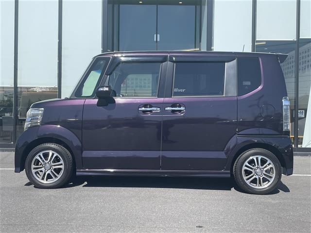 【左】当社基準による調査の結果、修復歴車と判断された車両は一部店舗を除き、販売を行なっておりません。万一、納車時に修復歴があった場合にはご契約の解除等に応じます。