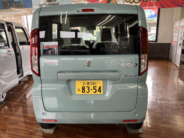 入庫後のお車は選任のスタッフによる清掃を実施！足回り、エンジンルーム、室内、室外を隅々まで綺麗にしております！全国配送も可能ですので、ご相談下さい！