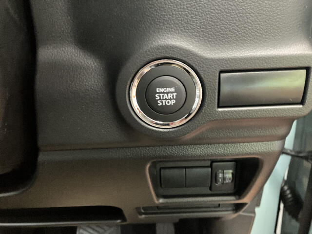 ★ナオイオートInstagram★[　＠naoiauto_car　]で検索！お得なセール情報や人気のお車を動画で紹介しております！