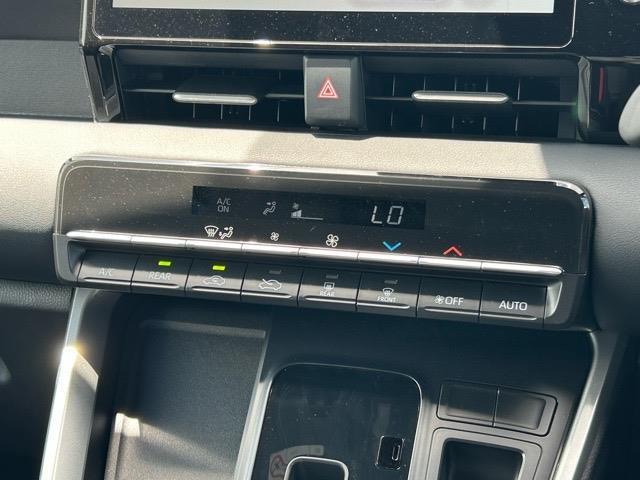 【　オートエアコン　】車内温度を感知して自動で温度調整をしてくれるのでいつでも快適な車内空間を創り上げます！