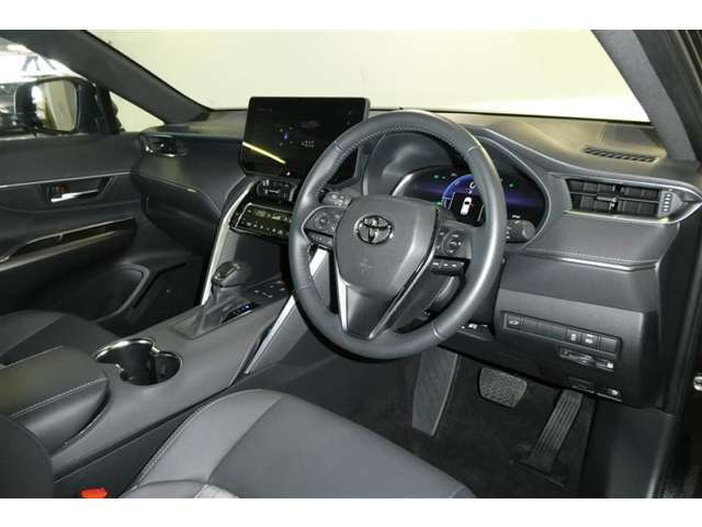 見通しのよいすっきりとした視界で、誰でも運転しやすいです。運転のしやすさは疲れにくさにも繋がりますよ♪