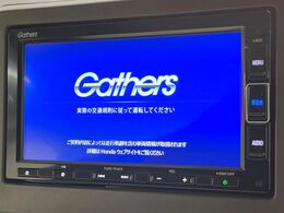 【純正ナビ】人気の純正ナビを装備しております。ナビの使いやすさはもちろん、オーディオ機能も充実！キャンプや旅行はもちろん、通勤や買い物など普段のドライブも楽しくなるはず♪