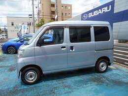 カラーは『ブライトシルバー・メタリック』！！お手入れラクラクシルバーカラー！！お値打ちな『下取車』！人気の『禁煙』＆『ワンオーナー』＆『5速MT車』！！！！お探しの方はお早目にご連絡下さいね！！！