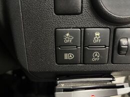 【スマートアシスト】走行中に前方の車両等を認識し、衝突しそうな時は警報とブレーキで衝突回避と被害軽減をアシスト。より安全にドライブをお楽しみいただけます。