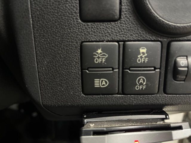 【スマートアシスト】走行中に前方の車両等を認識し、衝突しそうな時は警報とブレーキで衝突回避と被害軽減をアシスト。より安全にドライブをお楽しみいただけます。