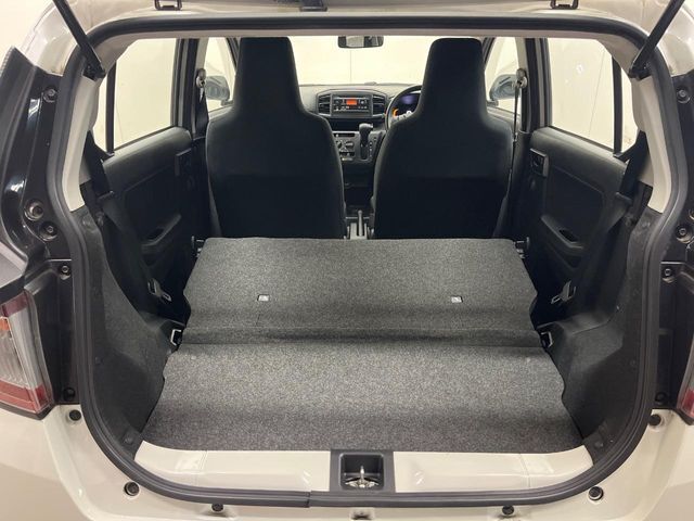 普段のお買い物や通勤、送迎等に十分な荷室スペースを確保しております。セカンドシートを倒すと、大きな荷物の積載も可能です♪