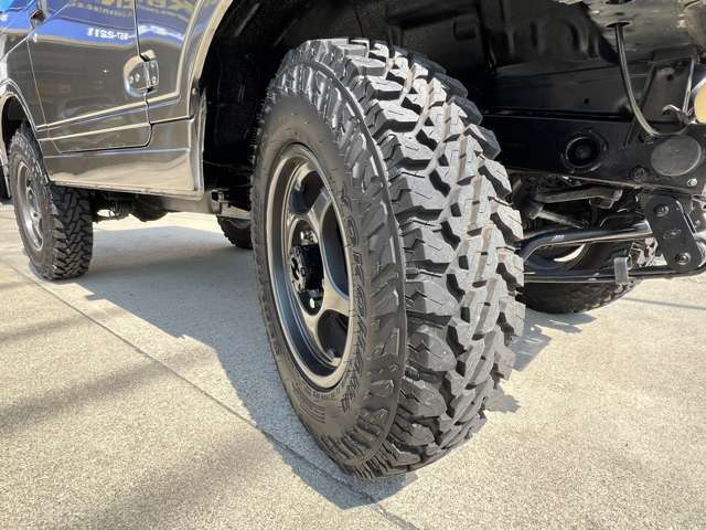 高性能が定評のヨコハマ・ジオランダーM/T6.50R16を装着しています。残り溝は8分山以上