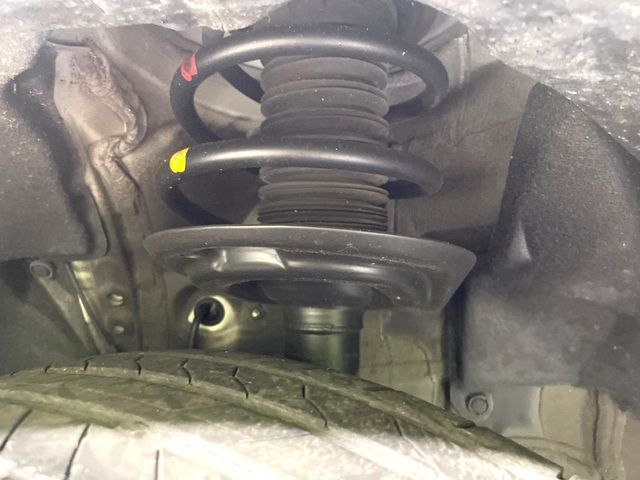 お車を安心してお乗りいただく為には、足回りの定期点検が欠かせません。サービスサポート（有償保証）では無料点検もご提供しており、安心のカーライフをお過ごしいただけるサポート体制が整っています。