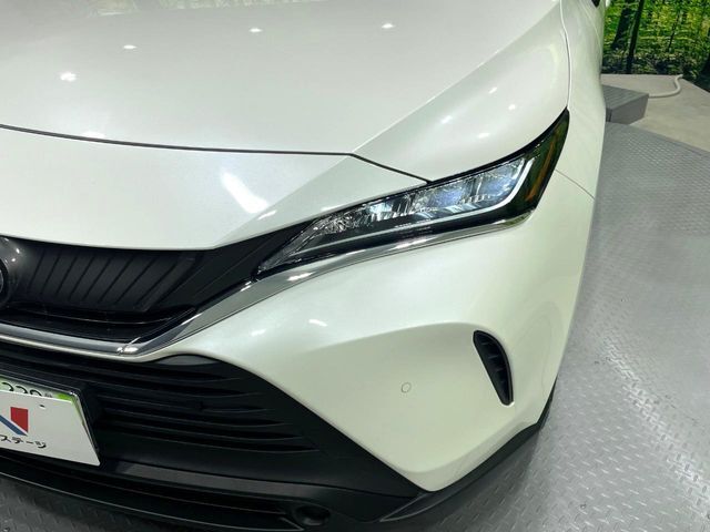 【LEDヘッドライト】悪天候や夜間走行時も良好な視界を確保し安心して運転できる高輝度LEDヘッドライトを装備！点灯速度が早く、消費電力も抑えられています。