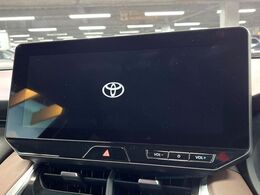 【12.3インチディスプレイオーディオ】スマートフォンと連携が可能な大画面ディスプレイオーディオです。スマートフォンのナビ機能を使用したり、Bluetooth接続で音楽もお楽しみいただけます！