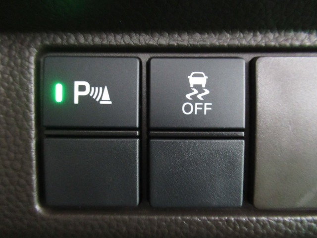 パーキングセンサーを装備しています。全車、弊社専門スタッフによる内外装クリーニングを実施しております。綺麗な状態でご納車いたします。