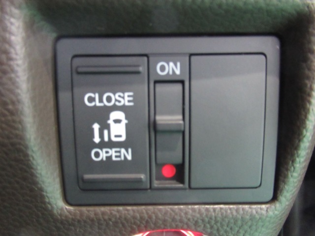 左電動スライドドア仕様となります。自動車保険もお任せ下さい。Honda自動車保険あんしんプランと長期プランでより一層も安心をプラスしてご案内いたします。