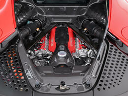 4.0LのV8ツインターボエンジンをモーターでアシストし、システム合計出力は1，000馬力を発揮します。