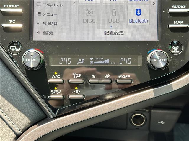【左右独立温度コントロール式フルオートエアコン（DUAL/SYNC）】運転席側と助手席側でそれぞれ自由に温度設定ができ、快適な風量やモードなどを自動調整します！