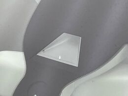●プリクラッシュセーフティシステム：進路上の先行車や障害物などをミリ波レーダーで検出し、衝突する可能性が高いと判断した場合に警報やブレーキの制御により衝突回避を支援します。