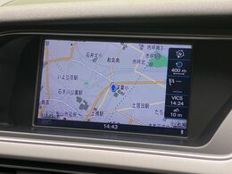 純正ナビ:一体感のあるナビは、高級感ある車内を演出してくれます。Bluetooth再生などオーディオ機能も充実しておりますので、運転もより楽しめます♪