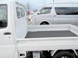 当店でお車ご購入のお客様に限り、新品夏タイヤor冬タイヤ（お好きな方）＆アルミセットを業者流通価格40000円でご提供致します。