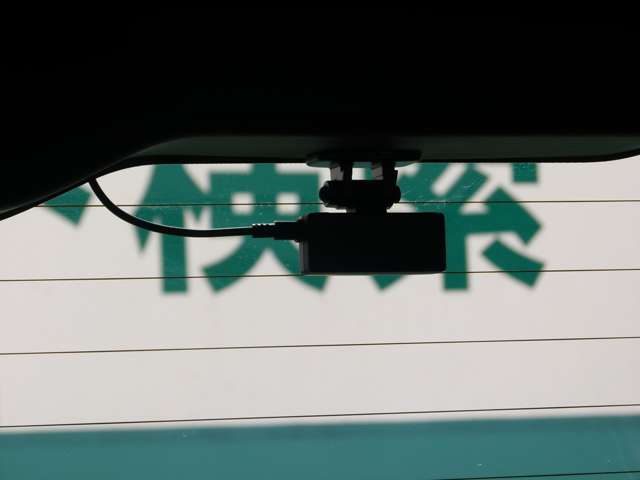 あおり運転にも対応2カメラドラレコも装備