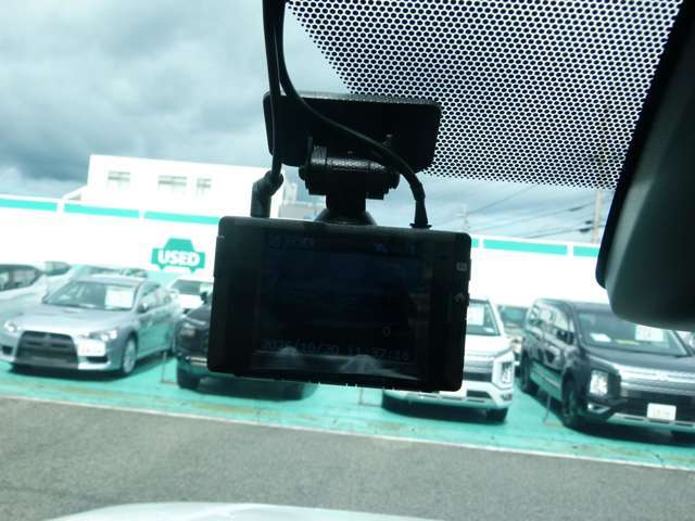 ドライブレコーダーも装備