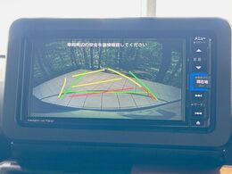 【バックカメラ】駐車時に後方がリアルタイム映像で確認できます。大型商業施設や立体駐車場での駐車時や、夜間のバック時に大活躍！運転スキルに関わらず、今や必須となった装備のひとつです！