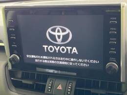 【ディスプレイオーディオ】お手持ちのスマートフォンとの連携で、ナビや音楽再生など各種アプリを使用可能。スマホに近い感覚でお使いいただけます♪