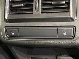 【前席＋後席シートヒーター】寒い日に重宝するシートヒーターを後席にも装備！エアコンより早く温まってくれるので寒がりの人も安心ですね♪エアコンの温風は乾燥するから苦手、という方にもをおすすめです。