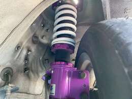 D-MAXの全長調整式車高調を装着しています。プリロード値を変えずに車高の調整が可能です！