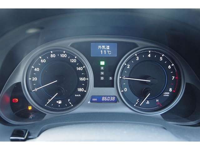燃費消費の確認や車内外環境の確認がとても見やすく好評です♪